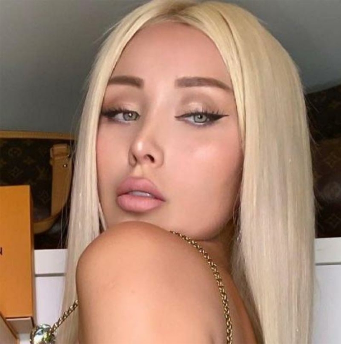 Daniella Chavez mẫu Playboy ngủ với Ronaldo mua đội Chile