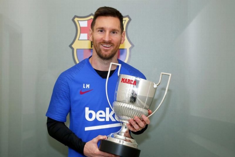 Vua Phá Lưới La Liga - Messi nhận danh hiệu Vua Phá Lưới.