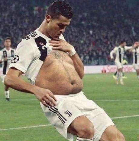 Ảnh chế Ronaldo hài hước - Có lẽ sau dịch, Ronaldo cũng dần phát phì