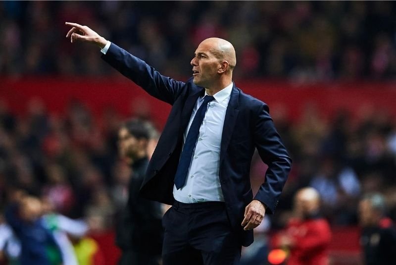 huấn luyện viên Zinedine Zidane