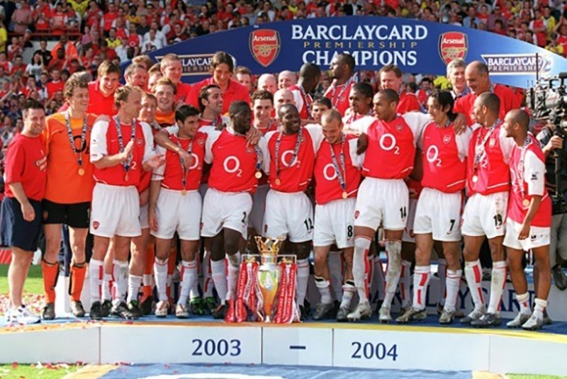 Arsenal giành thành tích bất bại và lên ngôi vô địch Ngoại Hạng Anh 2003/2004