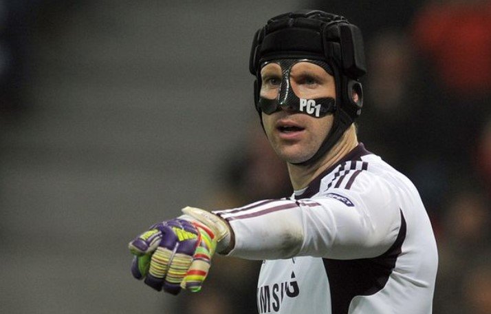 Cầu thủ của Chelsea: Petr Cech đã từng vừa mang mặt nạ vừa mang băng đầu
