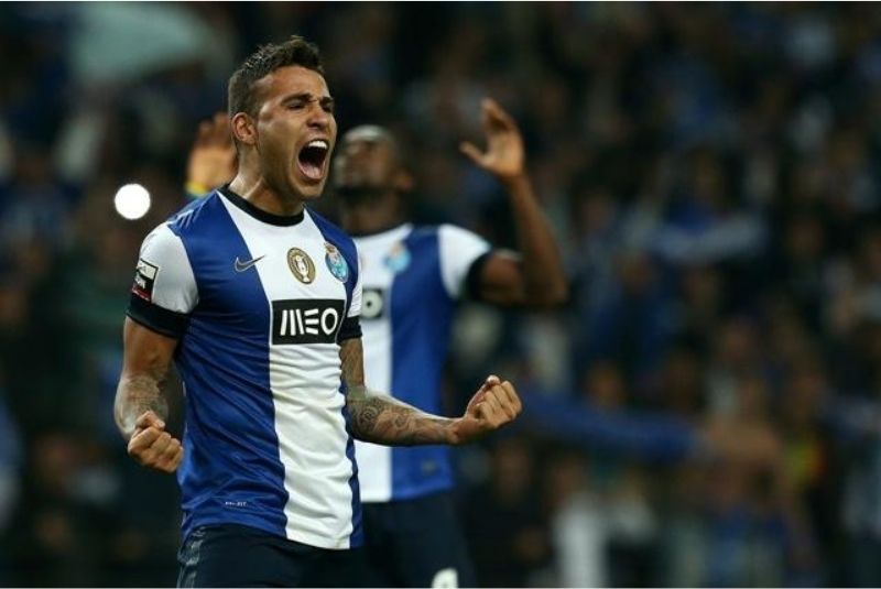 Porto lầ câu lạc bộ đầu tiên anh tham gia khi đặt chân đến châu Âu