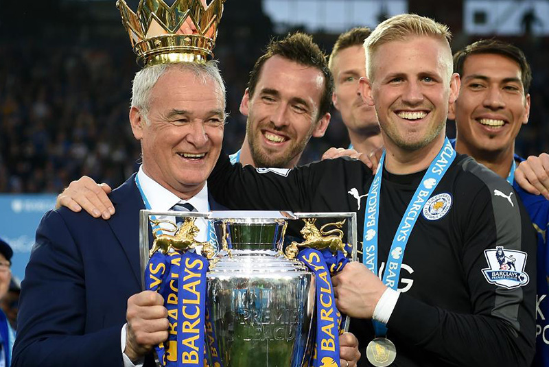 Các đời HLV Leicester City: huấn luyện viên Leicester City Ranieri nâng cúp