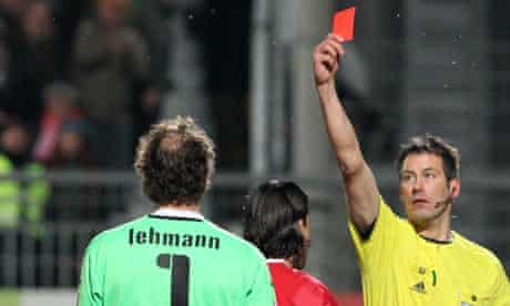 Thủ môn nhận nhiều thẻ đỏ nhất thế giới: Lehmann (7 thẻ đỏ)