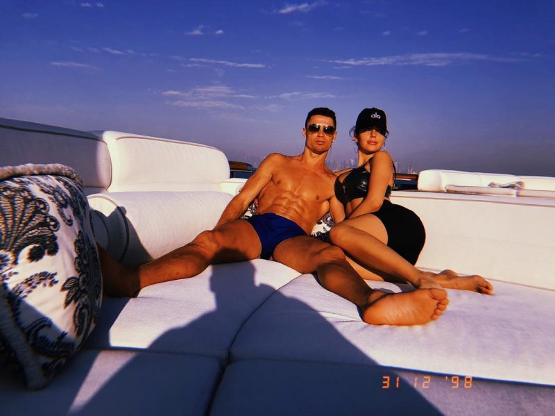 Ronaldo luôn giành thời gian bên vợ mình