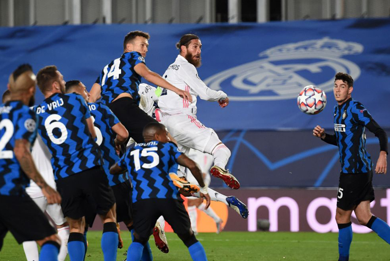 Real Madrid vs Inter Milan - Đội trưởng Ramos bật cao đánh đầu nâng tỉ số lên 2-0 cho Real