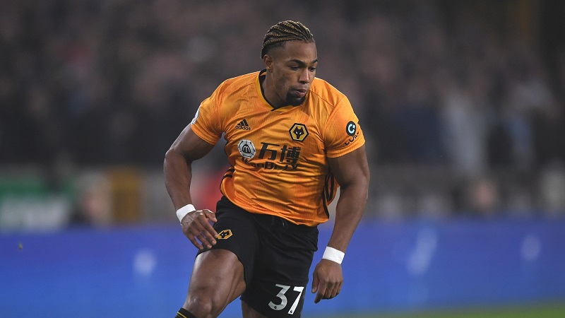 Adama Traore hiện đang thăng hoa trong màu áo của Wolves. Anh thi đấu xuất sắc ở vị trí tiền đạo cánh và mang số áo 37