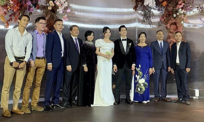 Nhiều tên tuổi của bóng đá Việt Nam tham dự lễ cưới của tiền đạo đội tuyển Quốc Gia