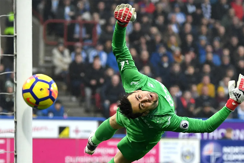 Lukasz Fabianski cứu thua