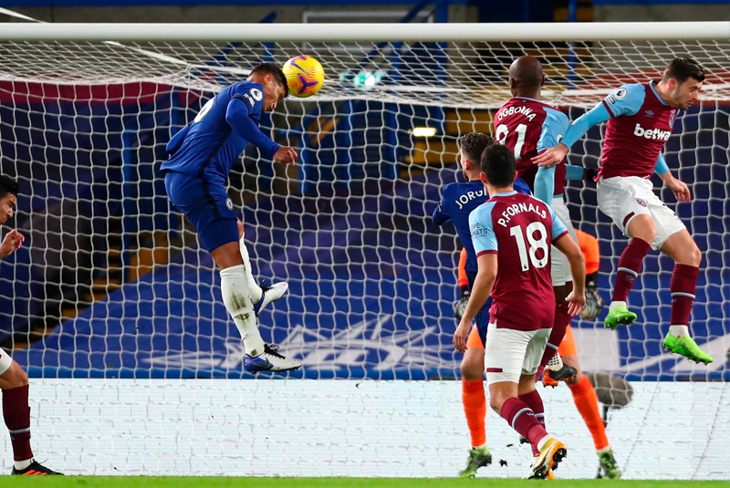 Thiago Silva mở tỉ số trận Chelsea vs West Ham bằng một pha không chiến dũng mãnh