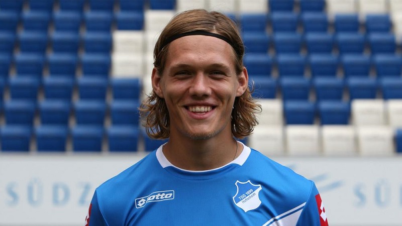 Đội bóng Vestergaard thi đấu chuyên nghiệp đầu tiên là 1899 Hoffenheim tại Bundesliga. Anh thi đấu khá thành công tại đây và có những bước chân đầu tiên rất thuận lợi