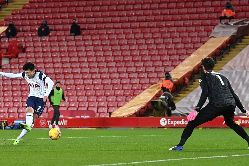 Liverpool vs Tottenham – Pha làm bàn gây tranh cãi của Son Heung-min