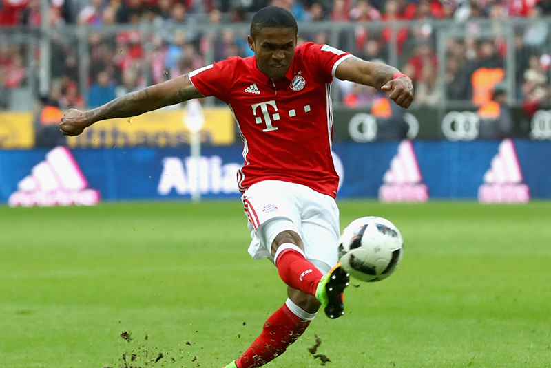 Douglas Costa thi đấu không mấy nổi bậc trong màu áo Bayern Munich