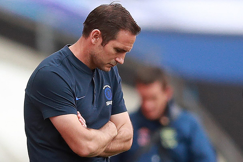 Frank Lampard đang đứng trước nguy cơ bị BLĐ Chelsea sa thải