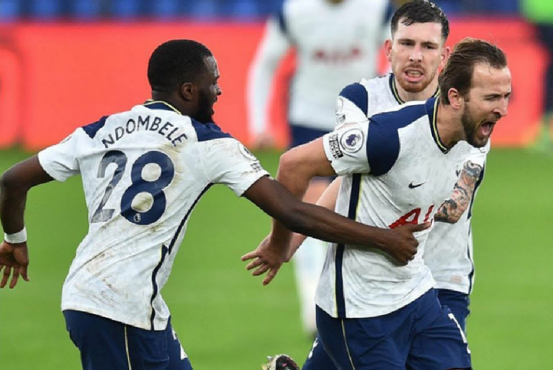 Tottenham vs Fulham - Harry Kane ăn mừng bàn thắng mở tỉ số cùng đồng đội