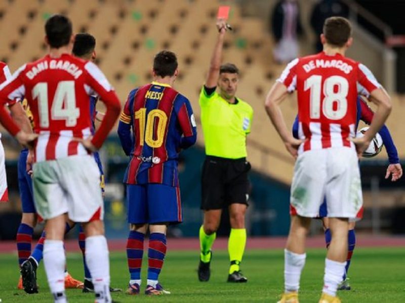 Messi bị thẻ đỏ đầu tiên ở cấp CLB