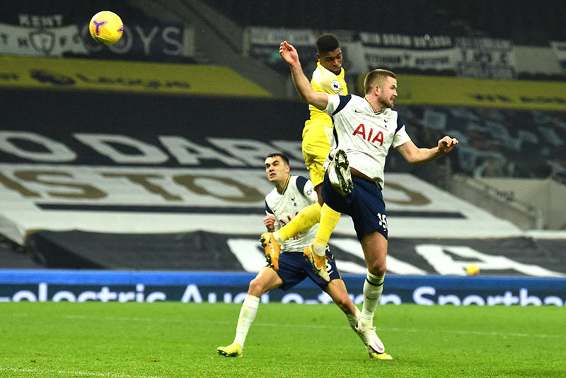 Ivan Cavaleiro đã có pha đánh đầu hoàn hảo vào lưới Spurs