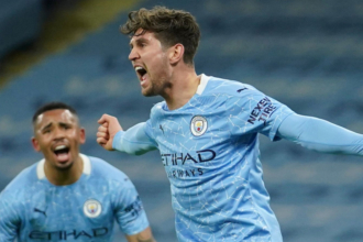 John Stones hoá tiền đạo