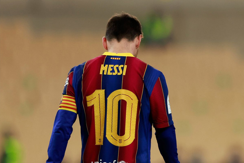 Messi phải nhận thẻ đỏ rời sân