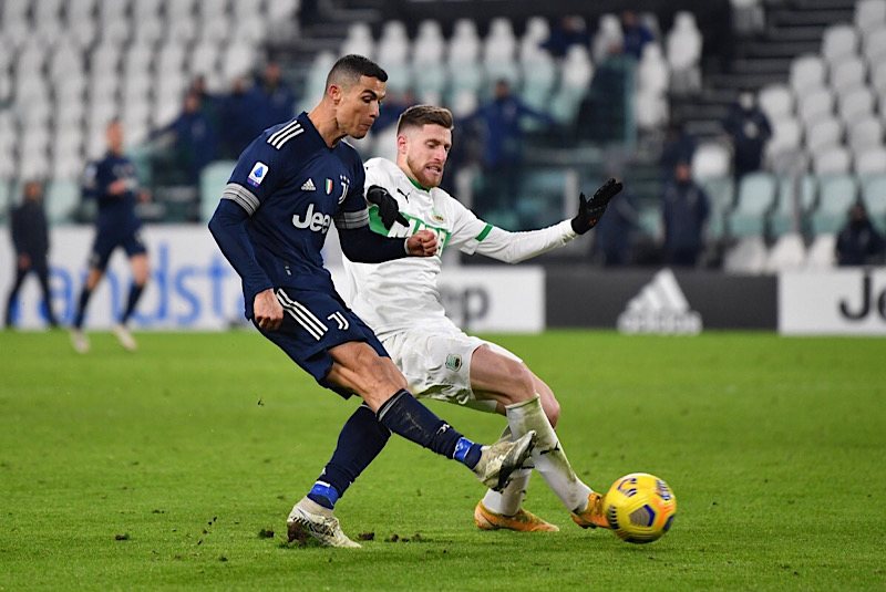 Ronaldo ghi bàn thắng nâng tỷ số lên 3-1 cho Juve