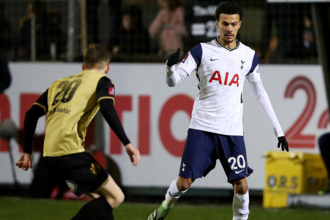 Dele Alli dẫn bóng