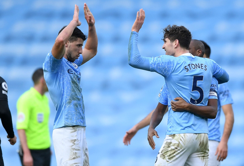 Bộ đôi trung vệ Ruben Dias và John Stones tiếp tục toả sáng cho Manchester City