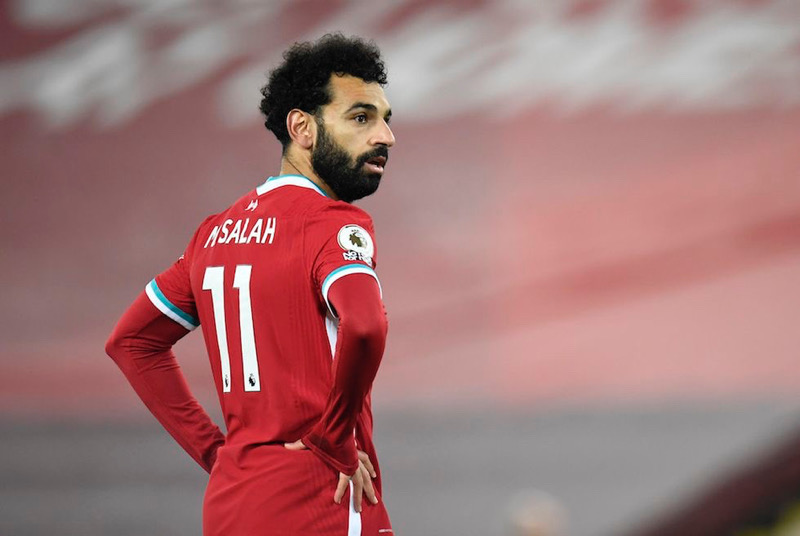 Salah tỏ vẻ không hài lòng khi phải rời sân sớm