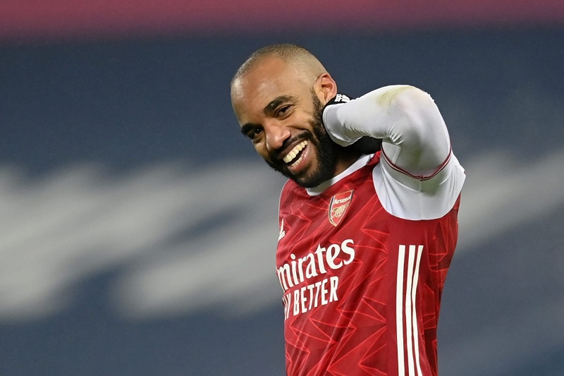 Arsenal sẵn sàng bán Lacazette trong phiên chợ Hè