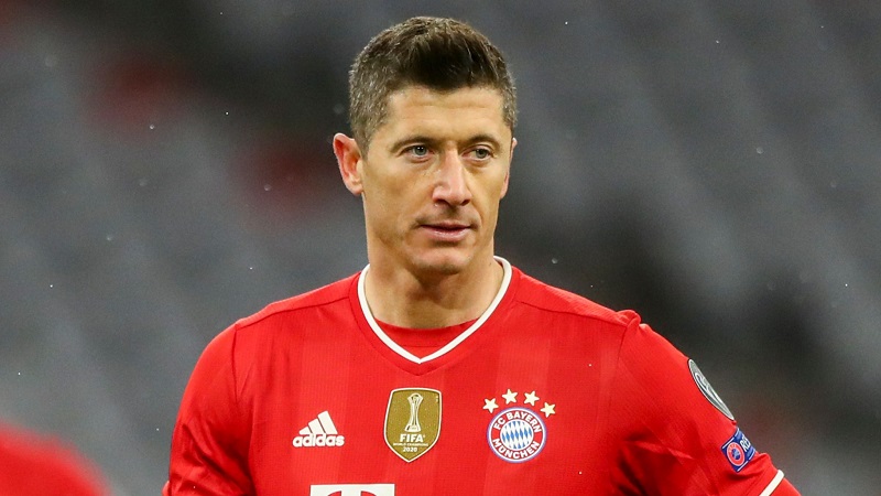 Robert Lewandowski sẽ phải làm khán giả nhìn các đồng đội thi đấu với PSG