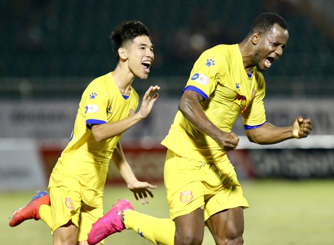 Vòng 6 V-League chứng kiến Nam Định có chiến thắng đầu tiên trên sân khách sau gần 3 năm