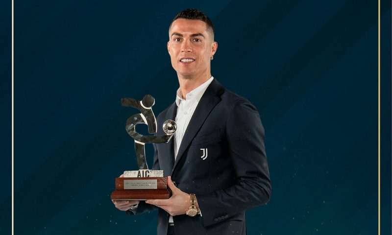 Ronaldo nhận giải cầu thủ xuất sắc nhất Serie A