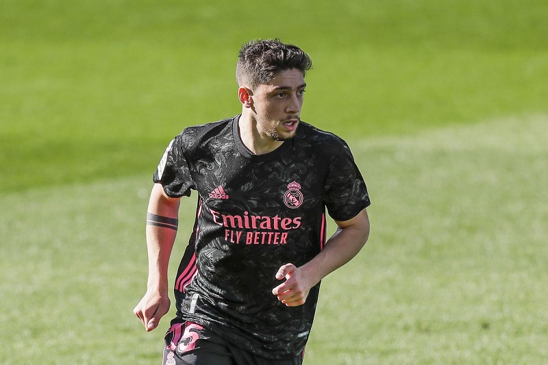 Fede Valverde dính chấn thương và có thể sẽ vắng mặt ở cuộc đại chiến với Liverpool