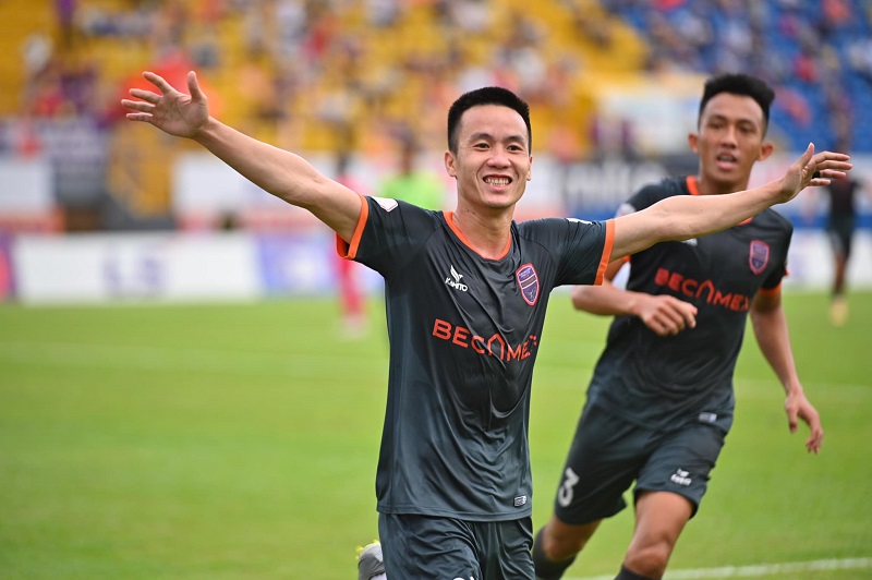Văn Vũ ăn mừng sau khi ghi bàn vào lưới Sài Gòn FC