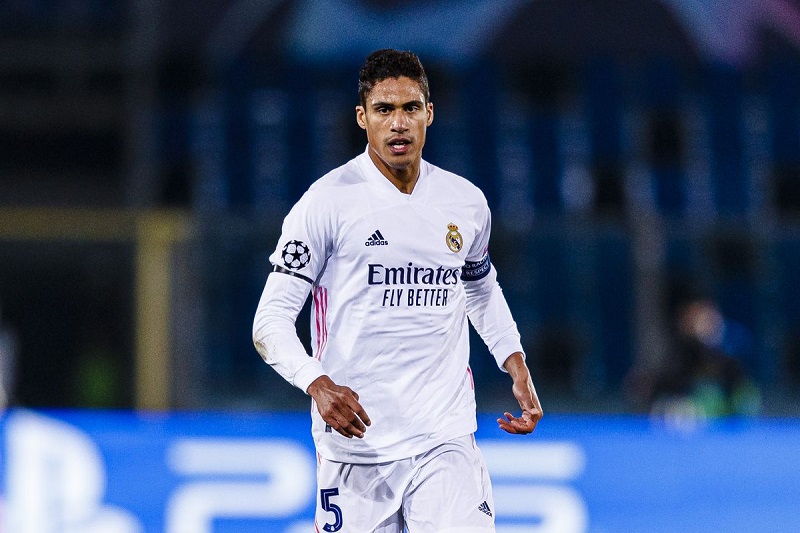 Real có thể sẽ bán Varane nếu nhận được đề nghị đủ hấp dẫn