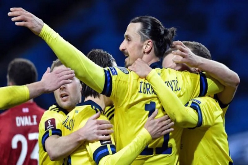 Zlatan Ibrahimovic đang rất hạnh phúc khi một lần nữa được ra sân trong chiếc áo vàng