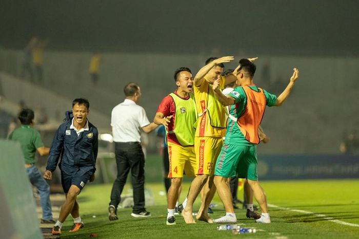 Đông Á Thanh Hóa có chiến thắng điên rồ 5-3 ngay trên sân khách tại vòng 7 V-League