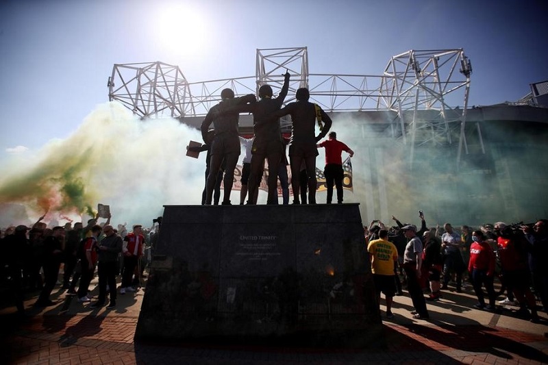 Sân Old Trafford hiện đang rất "nóng" bởi những cuộc biểu tình của fan Man United