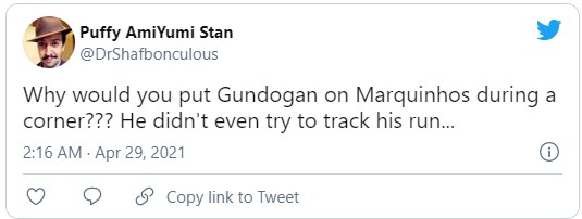Tài khoản có tên Puffy Amiyumi Stan đưa ra ý kiến thể hiện sự không hài lòng vì để Gundogan phòng ngự phạt góc:" Tại sao bạn lại đặt Gundogan kèm Marquinhos trong một quả phạt góc ??? Anh ấy thậm chí còn không cố gắng theo dõi đường chạy của mình..."
