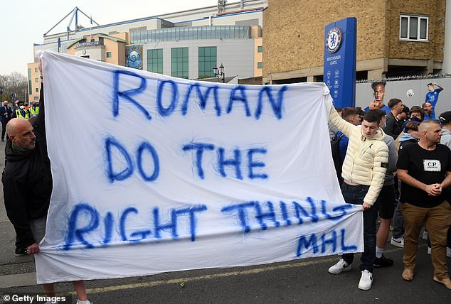 CĐV Chelsea biểu tình để chống đối việc Chelsea "ly khai" khỏi UEFA