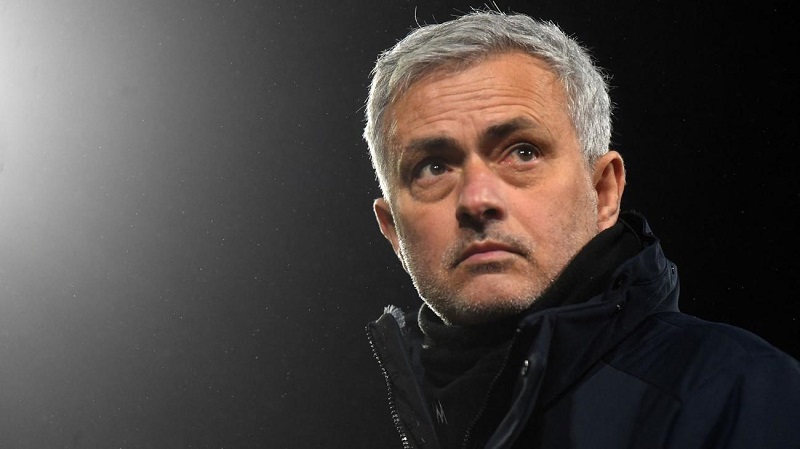 Tottenham đã chính thức sa thải huấn luyện viên Jose Mourinho