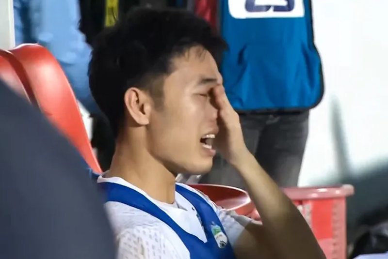 Chiến thắng trước Hà Nội FC khiến Xuân Trường không kiềm được nước mắt