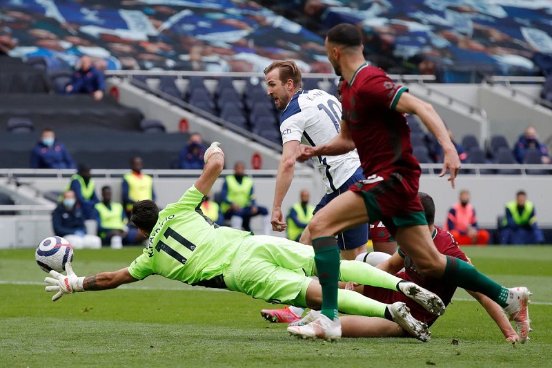 Harry Kane ghi bàn mở tỉ số giúp Tottenham trút bỏ áp lực
