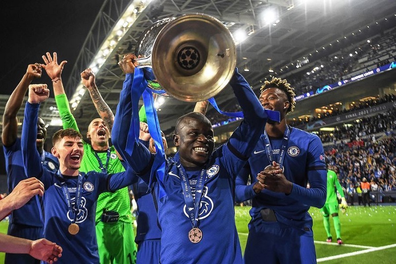 Kante xứng đáng là huyền thoại của Chelsea