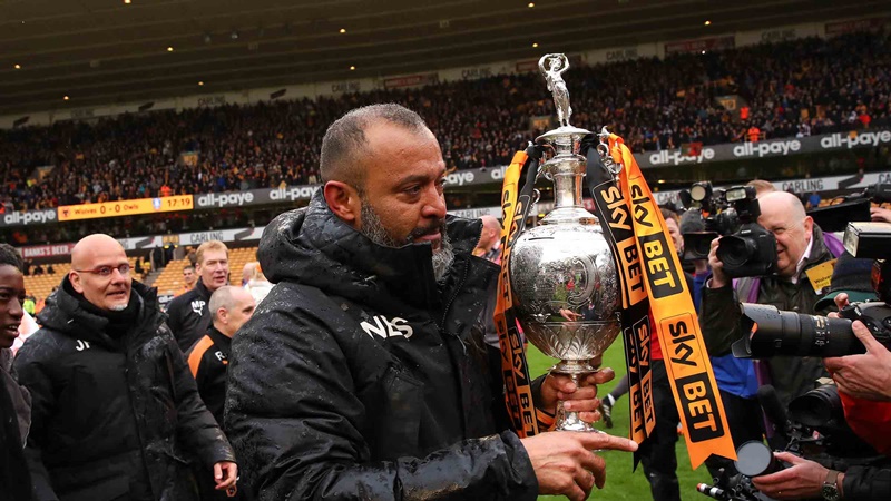 HLV Nuno Santo đưa Wolves thăng hạng Premier League