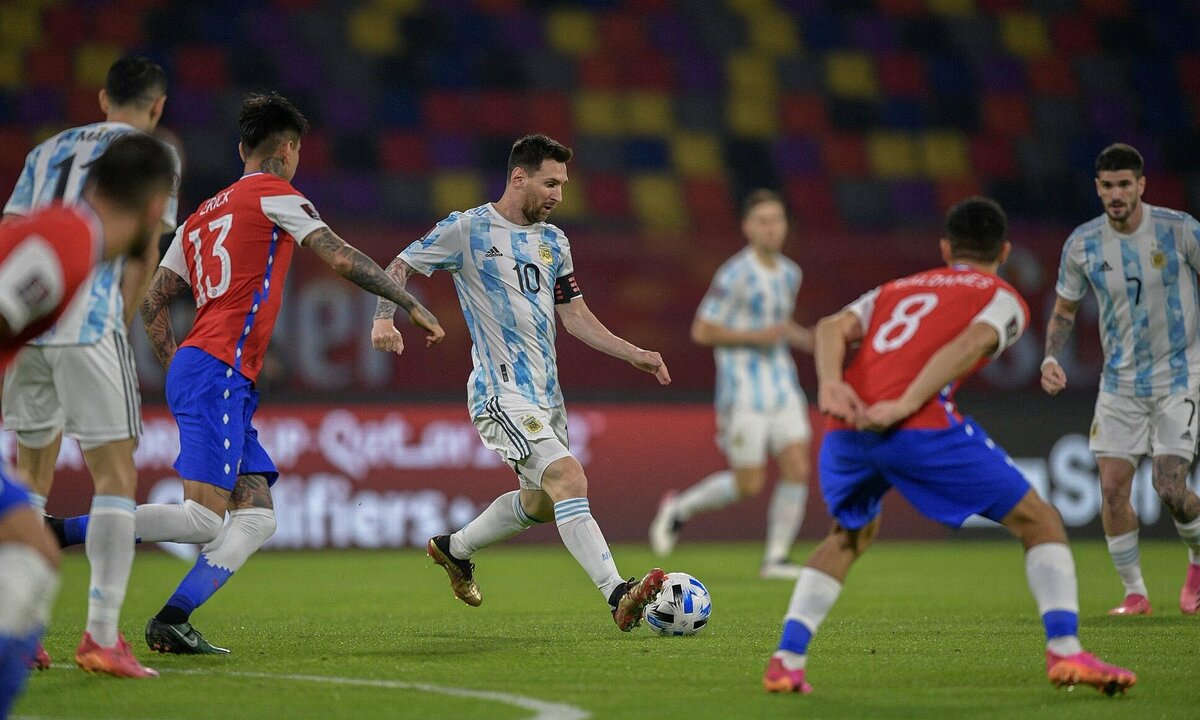 Argentina và Chile cầm hòa nhau với tỉ số 1 đều