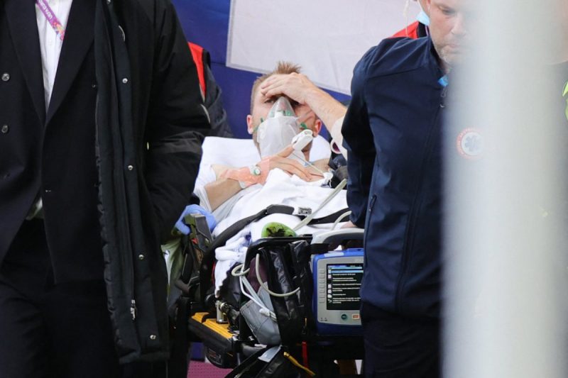 Hình ảnh tiền vệ Christian Eriksen qua cơn nguy kịch và hồi tỉnh đã giúp NHM bóng đá toàn cầu cảm thấy ấm lòng