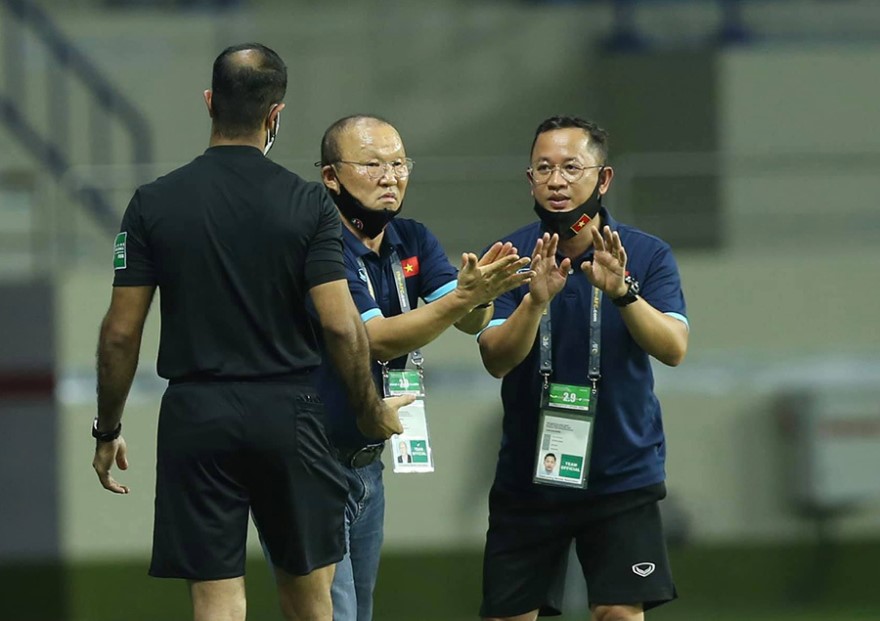 HLV Park Hang-seo bị cấm chỉ đạo trong trận đấu cuối cùng với UAE