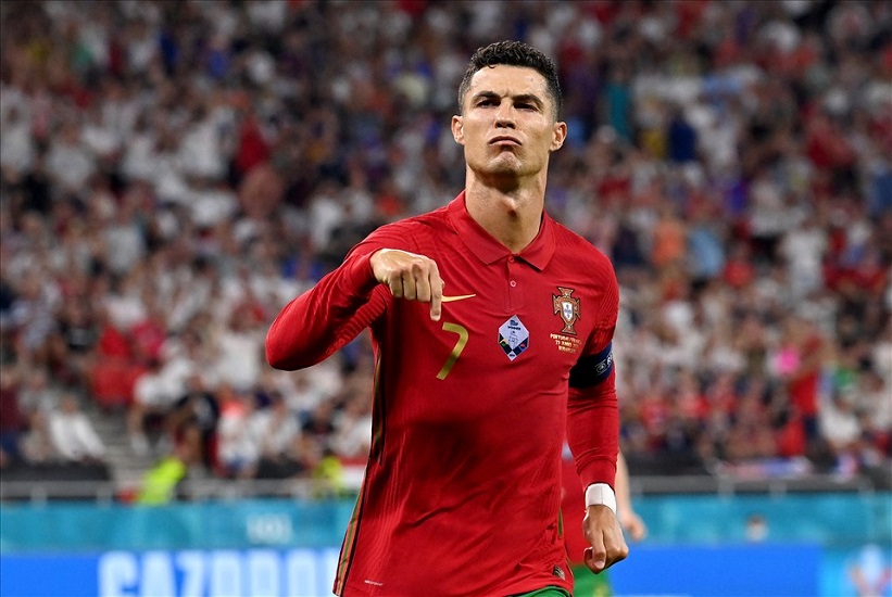 Chuyên gia và NHM cạn lời chúc Ronaldo