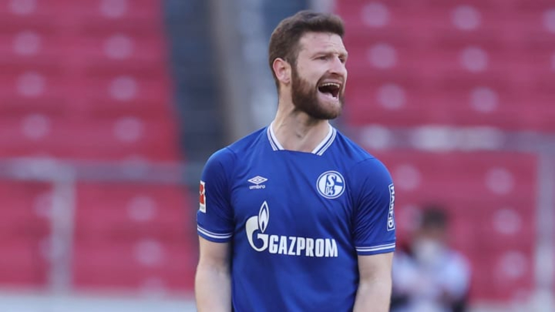 Shkodran Mustafi trải qua một mùa giải đáng thất vọng cùng Schalke 04